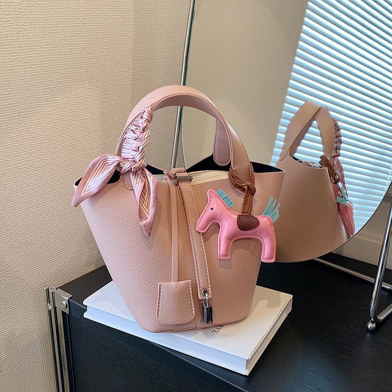 Premium bag, silk scarf pendant, child and mother contrasting color bucket bag, small lock, portable women's bag