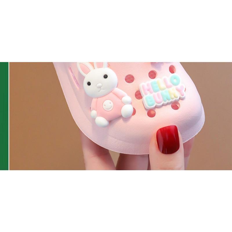 Children's Summer Slippers/Sandals for Boys and Girls, Indoor Soft-Soled Anti-Slip Cartoon Closed-Toe Hole Shoes for Toddlers and Young Children.