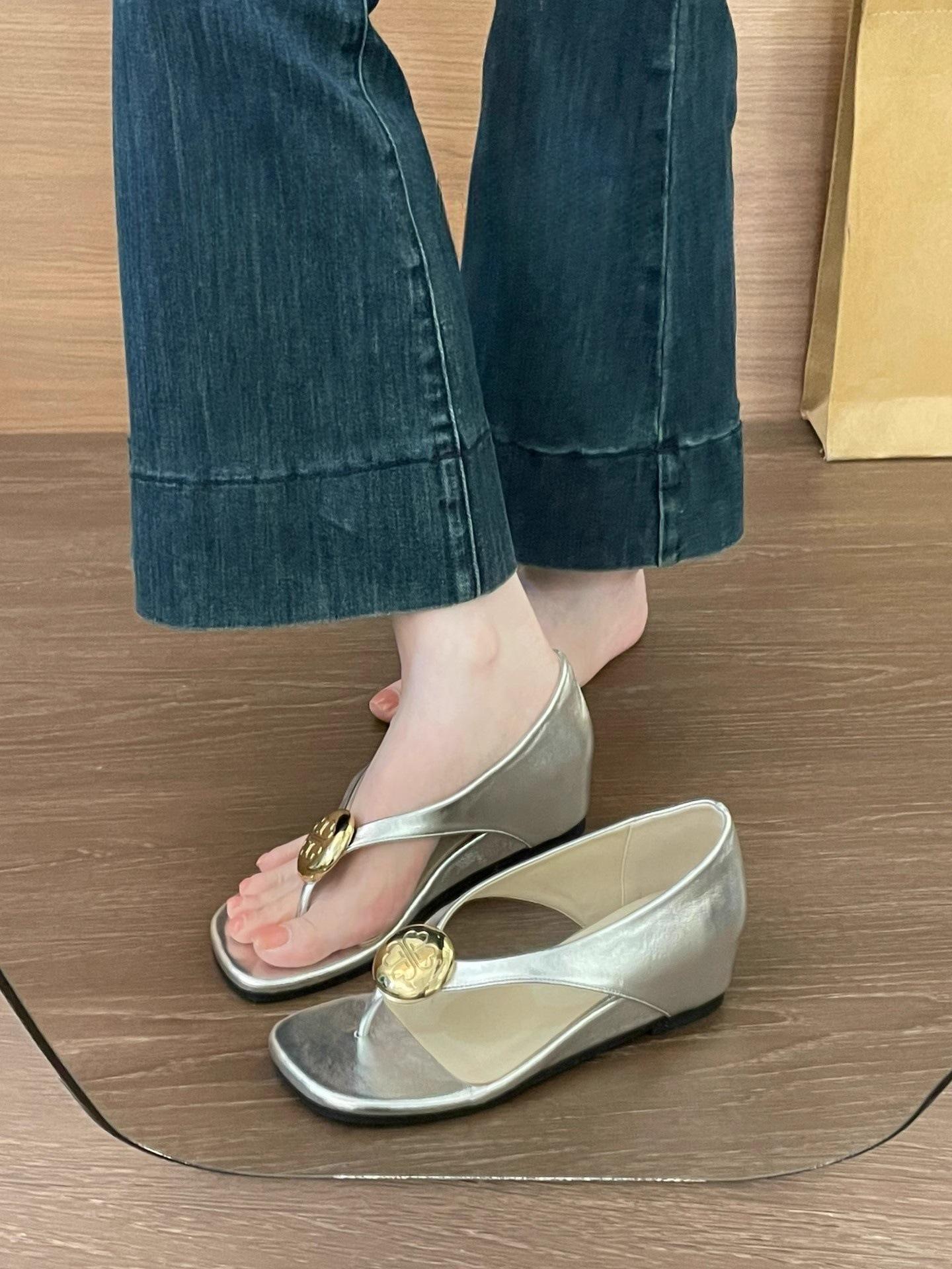 

Французские сандалии на металлической подошве с круглым носком и скрытой платформой для увеличения роста, женская обувь 2025, новый сказочный стиль, крутые шлепанцы с юбкой 40