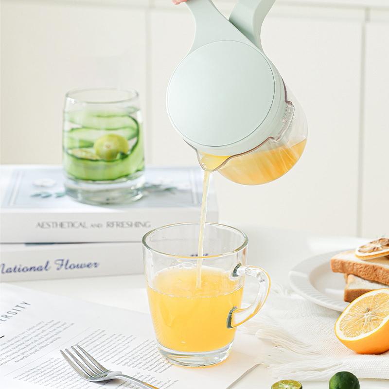 Portable Manual Fruit Juicer Household Orange And Lemon Juicer Artifact Outdoor Travel Home Life Kitchen Tool