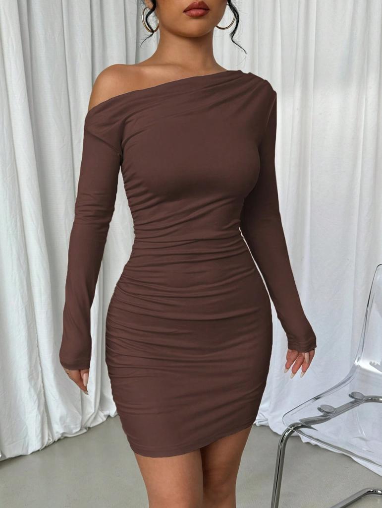 2025 European and American Fashion and Sexy Pleated Slim-fitting Long-sleeved Hip-wrapped Diagonal Neck Solid Color Dress Women's Clothing