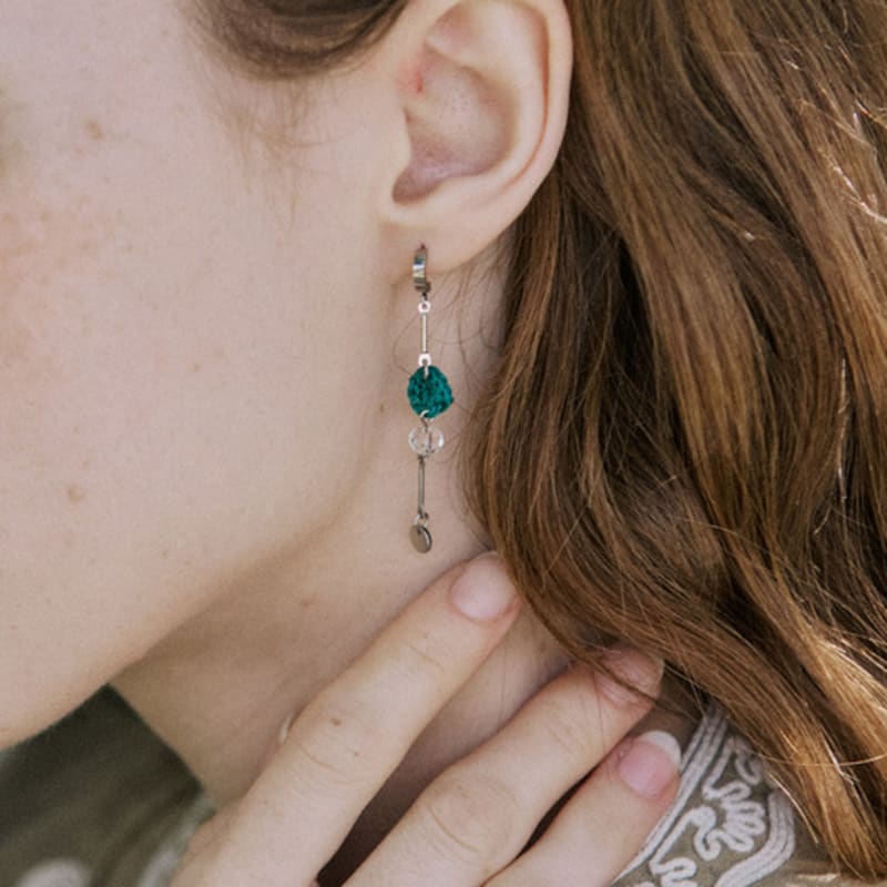 MERRYMOTIVE Fluttering in the wind drop surgical earring