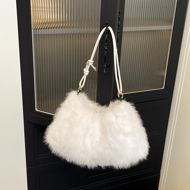 Plush bag women's large capacity 2025 new autumn and winter versatile casual single shoulder underarm bag, fluffy dumpling bag