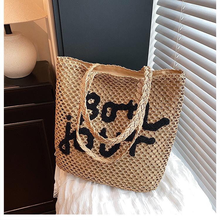 

Новая модная маленькая свежая плетеная сумка-тоут через плечо женская персонализированная с алфавитом курортная пляжная сумка в стиле ветра коричневый