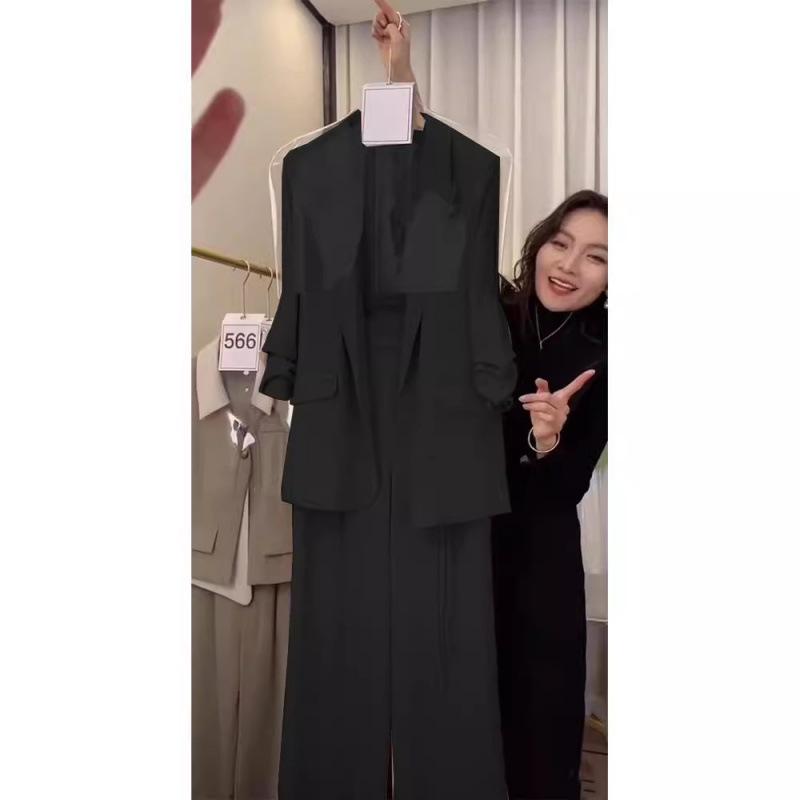 Large Size Women's Professional Suit Set: Slim Fit Blazer & Age-Reducing Wide-Leg Pants