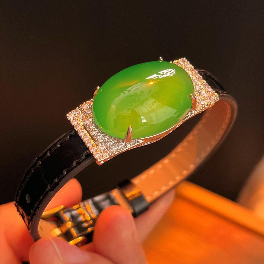 

Full Green, Yang Green, Natural Agate Green Chalcedony Bracelet, Women S Opening Is Slightly Inlaid, And The Real Shot Is Fidelity.