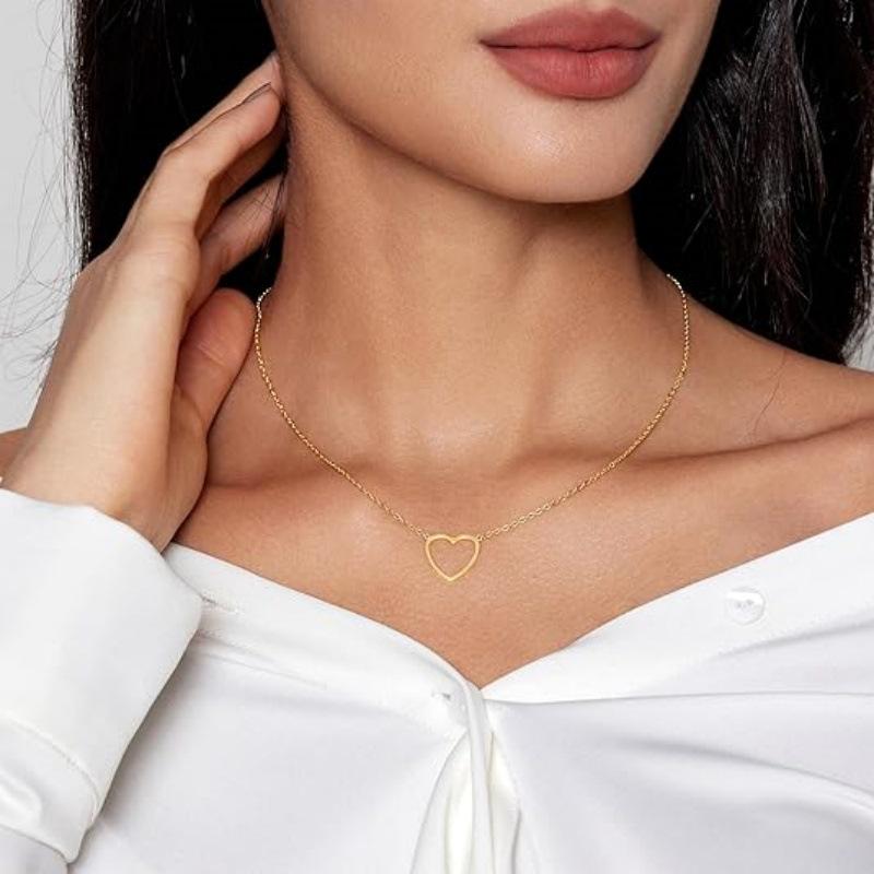 European Heart-Shaped Stainless Steel Necklace with Gold Vacuum Plating - Non-Fading, Simple, and Versatile.