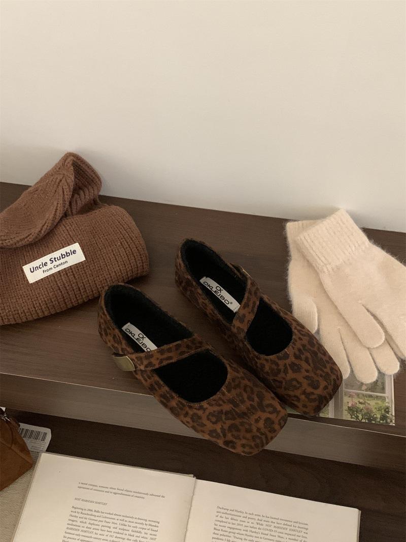 

2025 autumn new square head casual Mary Jane shoes retro comfortable versatile women s shoes Japanese leopard print bag head single shoes 39 цветной печати леопарда