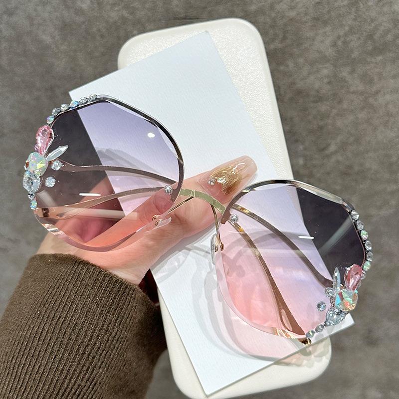 2025 New Crystal Sunglasses - Trendy Rhinestone UV400 Shades for Women