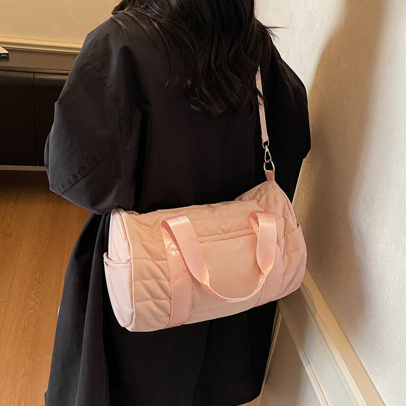 Large-Capacity Quilted Plaid Travel Bag for Outings and Sports