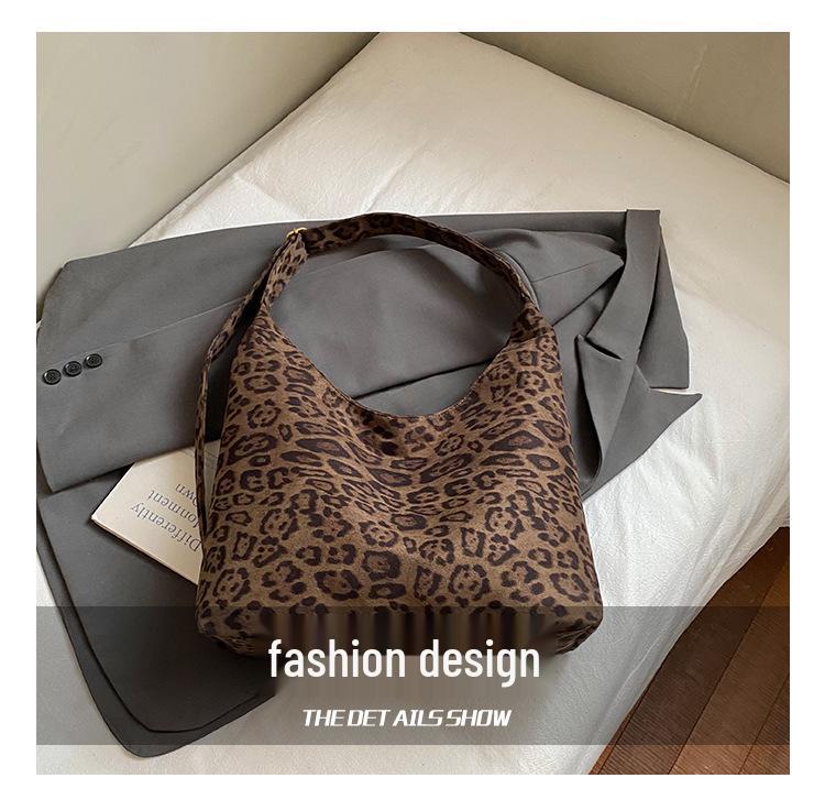 Sueded 2026 Retro Women's Tote: Large-Capacity Commuter Shoulder Bag