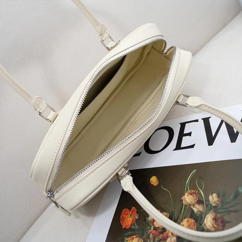 2025 Simple Elegant Genuine Leather Handheld Pillow Bag for Women High-End Commuting Casual Feather Bag Boston Small Square Bag