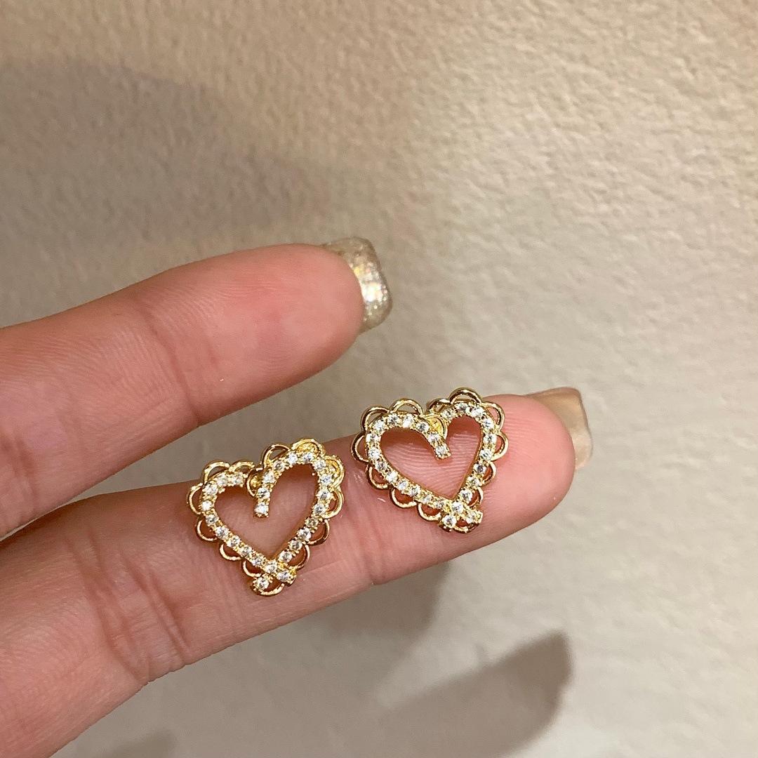 Hollow Heart Pearl Earrings Women Luxury Elegant Earring