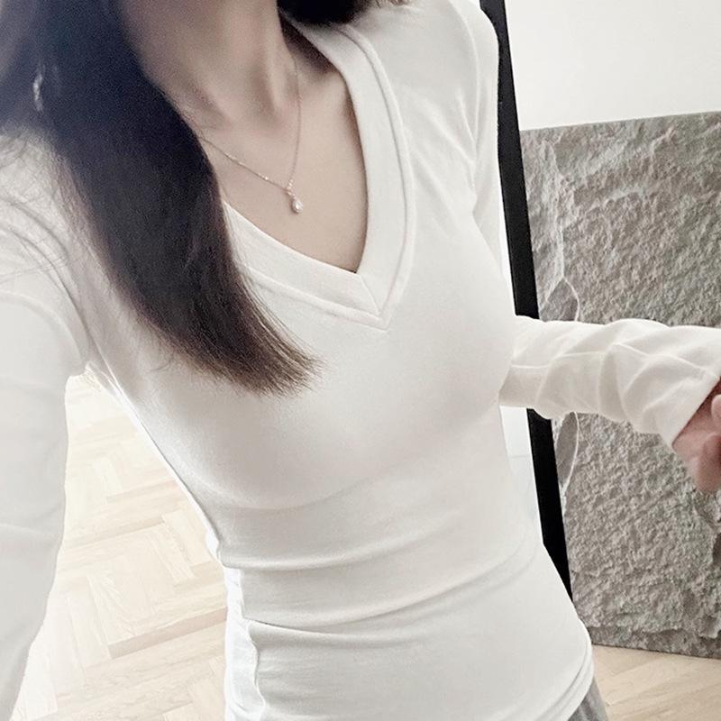 Spicy Girl Slim-Fit V-Neck Long-Sleeve Women's T-Shirt: Versatile, Solid Color, Ideal for Spring, Autumn, Winter.