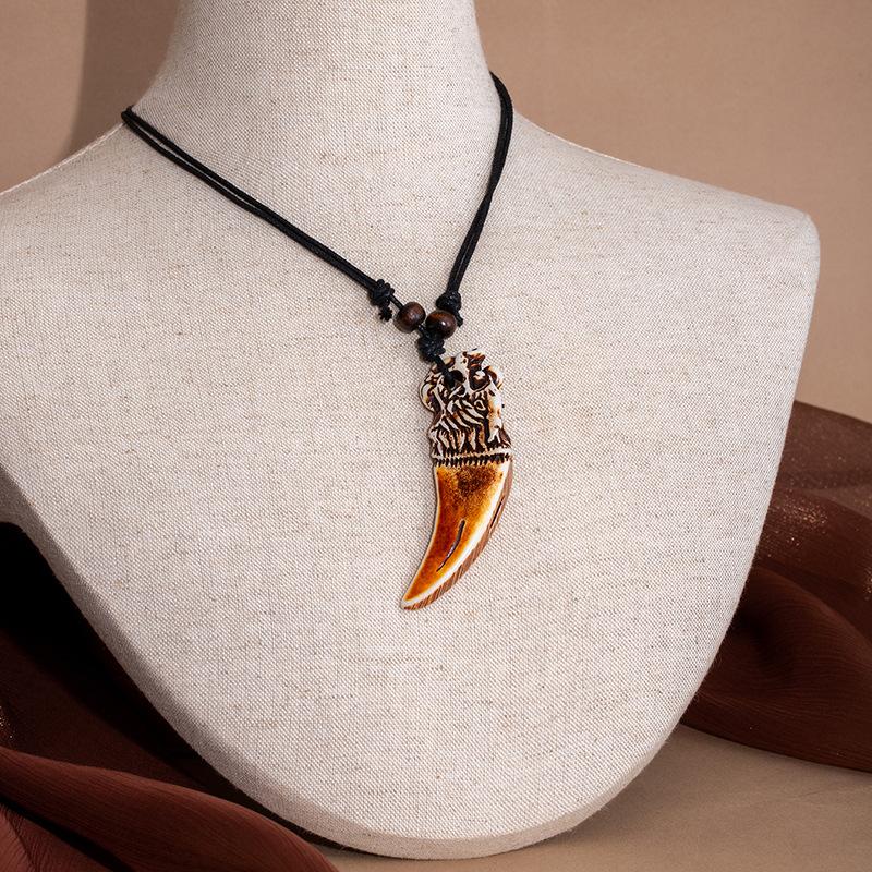 Retro Ethnic Style Niche Men'S And Women'S Collarbone Chain, Pendant Necklace, Shark Tooth Sweater Chain, Imitation Ivory Adjustable Necklace.