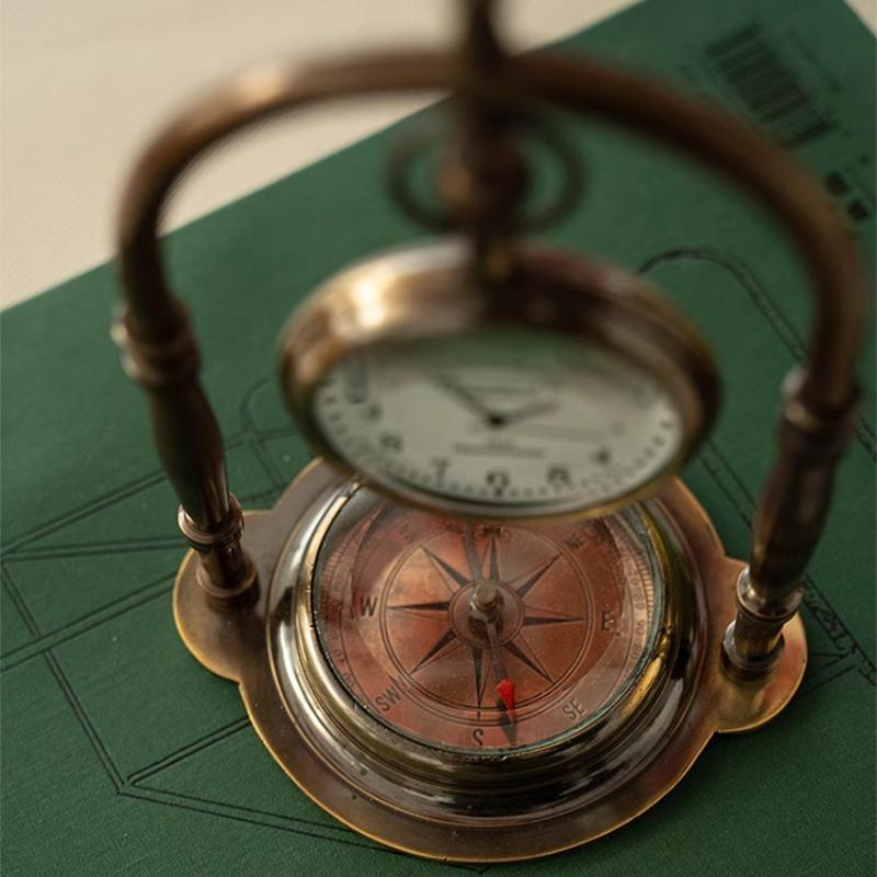 Retro Desk Clock Silent Small Compass Base Table Clock Unique Aesthetic Watch Home Desktop Decorative Clocks Interior Ornaments