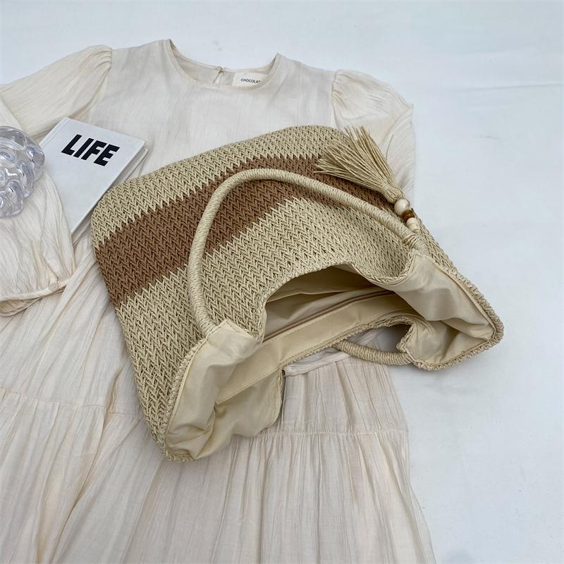 Woven Straw Tote Bag for Women Summer Beach Handbag with Tassel Decor Fashion Casual Carryall