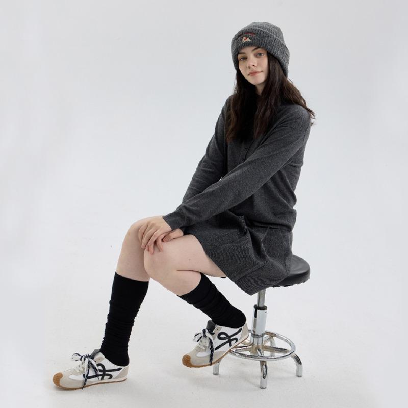 Cute puppy embroidered knitted hat showing a small face Baotou ear protection hat thickened to keep warm men and women outside in autumn and winter