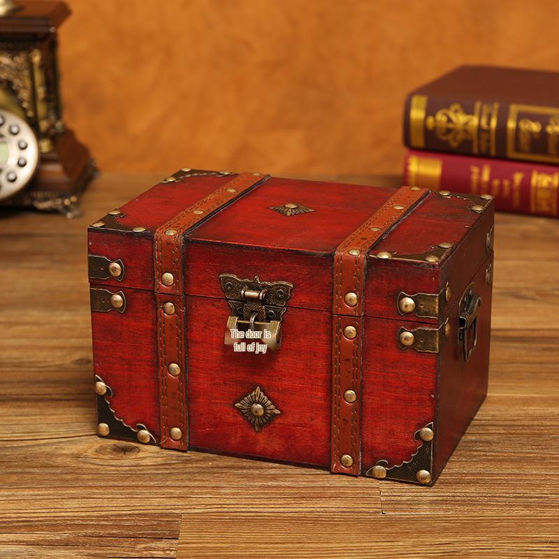 European Retro Lockable Wooden Trunk: Home Storage and Escape Room Decoration