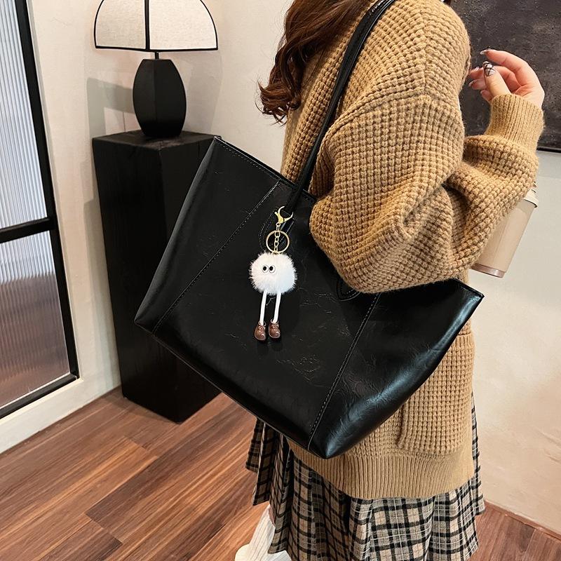

Fashion retro large-capacity handbag 2025 winter new casual simple shoulder bag commuter versatile tote bag 41*11*26 чорний