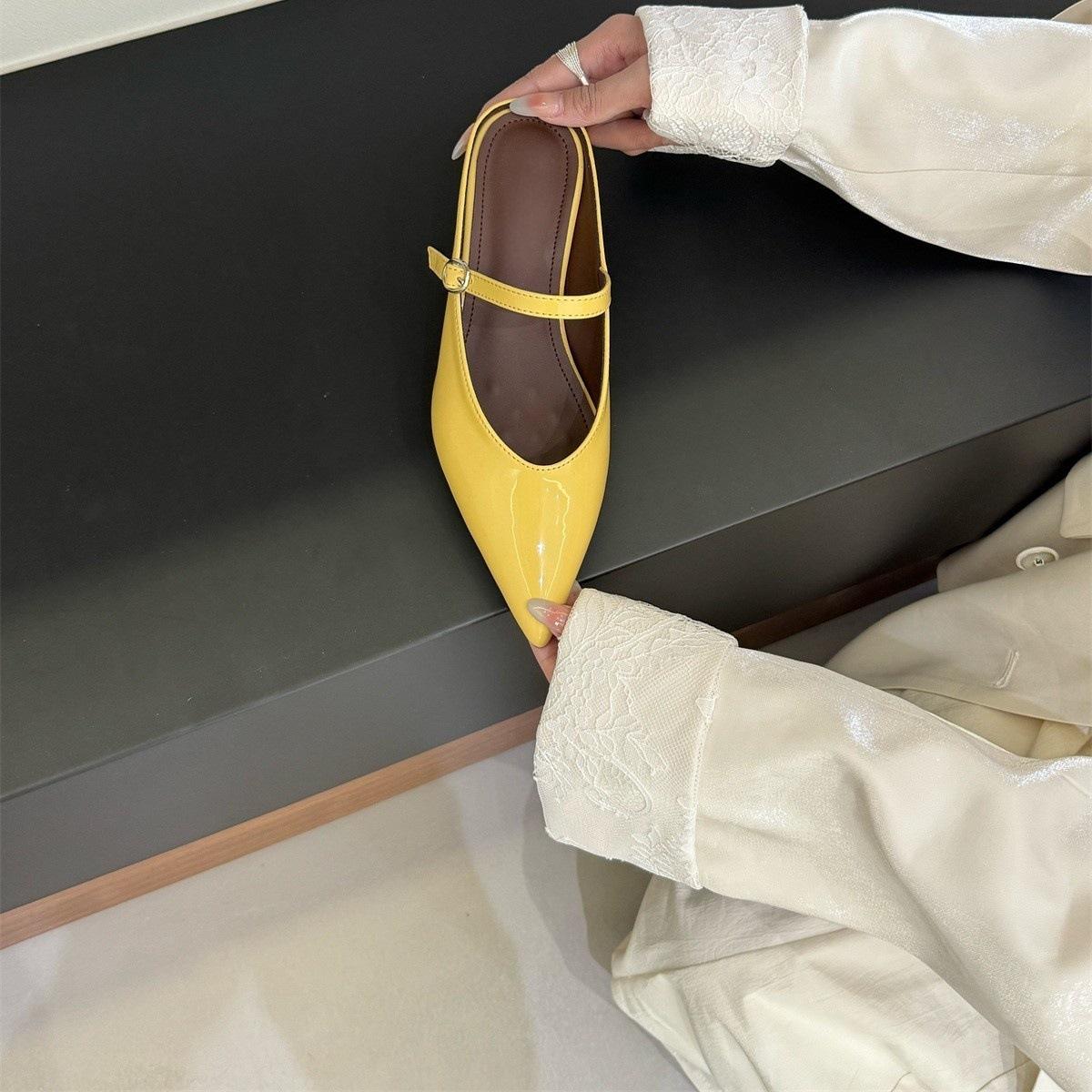 

Commuter fashion pointed head thick heel bag head half slippers light mouth temperament versatile soft leather surface low heel sandals empty single 35 чорний