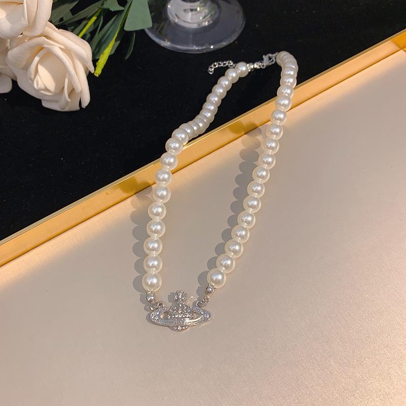 Baroque Pearl Necklace Women's Niche Light Luxury Versatile Love Beaded Collarbone Chain Temperament Pendant Wind