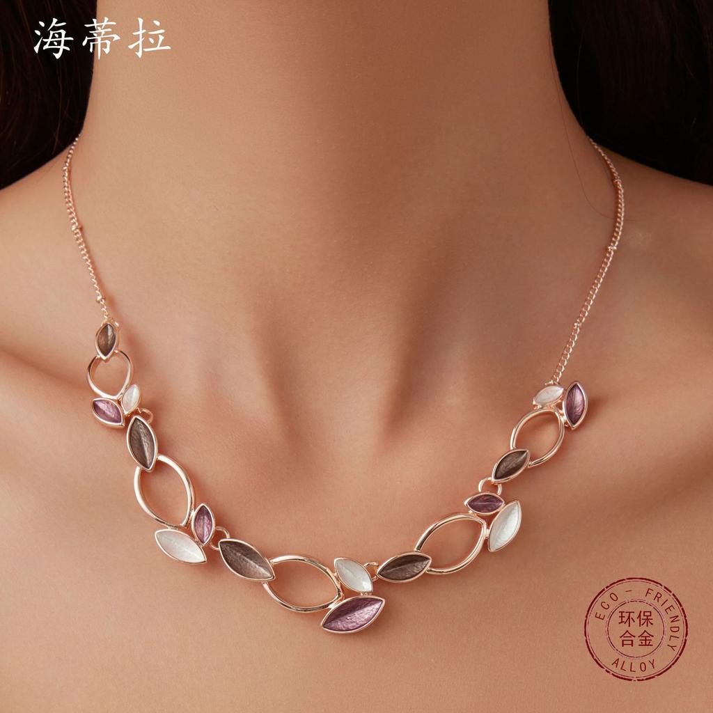 Oryginalny nowy naszyjnik ze stopu w kolorze płatków różowej czerwieni i złota, modny i wszechstronny damski naszyjnik w kształcie kwiatu