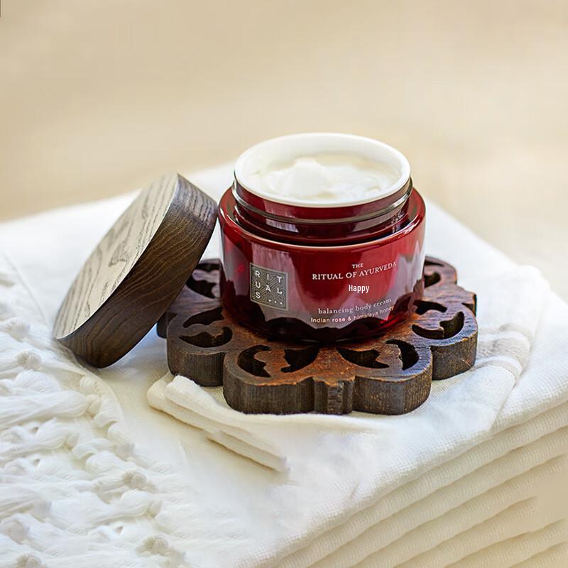 Rituale Das Ritual der Ayurveda-Körperlotion