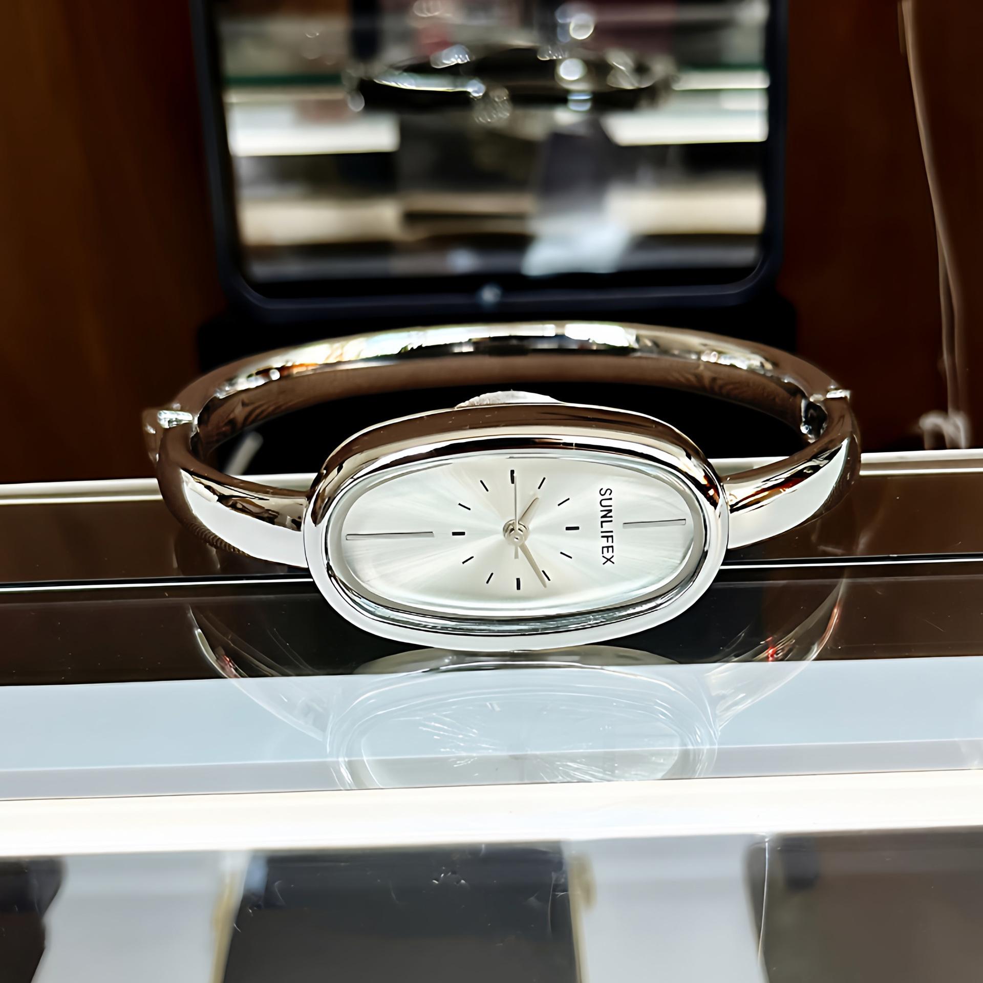 

Fashion Bathtub Watch Women S Light Luxury Medieval Simple Bracelet Women S Watch Oval Bracelet Watch [new product launch·factory ready stock]√