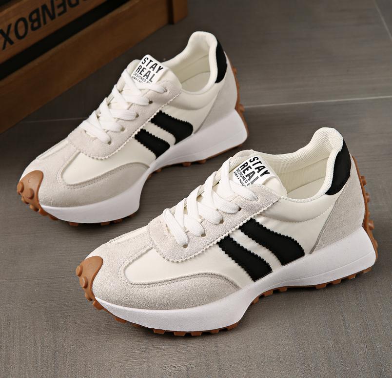 2026 New Women Sport Shoes Sneakers Thick Bottom Casual Fashionable Sneakers Lightweight Soft Bottm Running Shoes