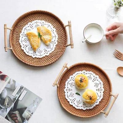 Bandeja de frutas de vime redonda antideformada em rattan para desfrutar de refrescos Bandeja de servir de vime para casa