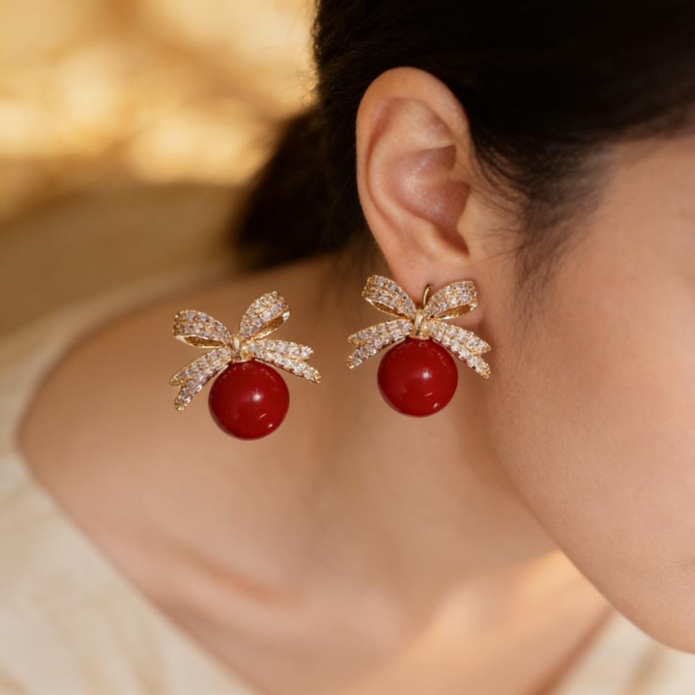 Fashionable Bow-shaped Pearl Stud Earrings New Hit Item Light Luxury High-end Niche Style Small-sized Sea Shell Pearl Earrings