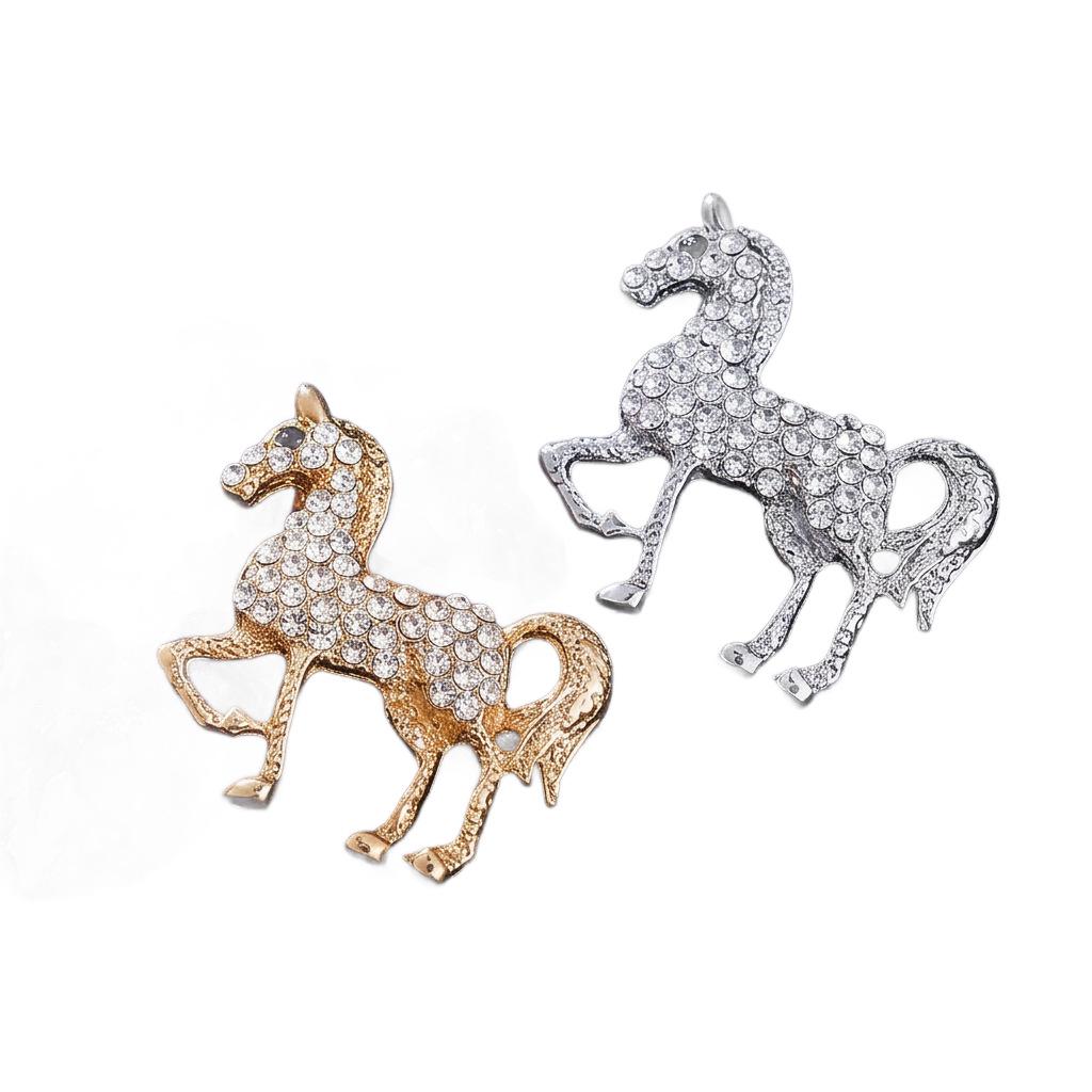 Elegant Rhinestone Horse Zodiac Brooch for Women - Stylish Alloy Animal Pin, High-End Fashion Accessory.