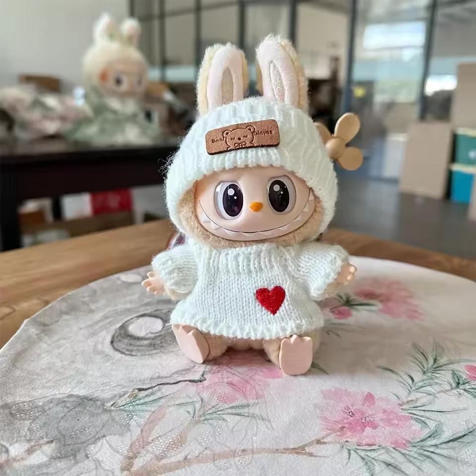 Roztomilé doplňky pro panenku Labubu Bunny s pleteným oblečením, králičími ušima, kloboukem a svetrem se srdíčkem pro sběratele hraček, oblečení pro Labubu