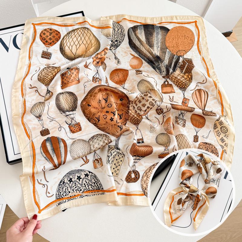 Damski jedwabny szalik w koreańskim stylu: Wszechstronny kwadratowy szalik z kamelią na wiosnę i jesień - do noszenia na szyi, na torebce lub we włosach