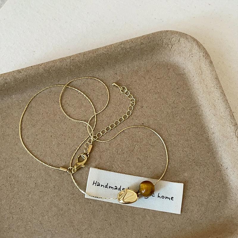 Élégant Collier Ras du Cou à Perles Œil de Tigre - Rétro, Polyvalent, Design Unique pour Femmes