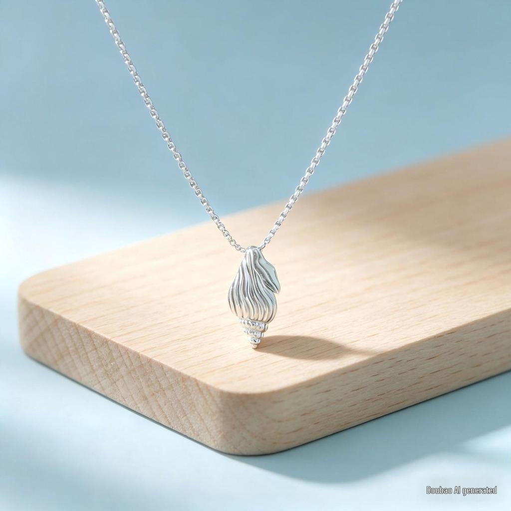 Elegant Peach Heart Hammered Necklace - Women's Clavicle Chain for Daily Wear