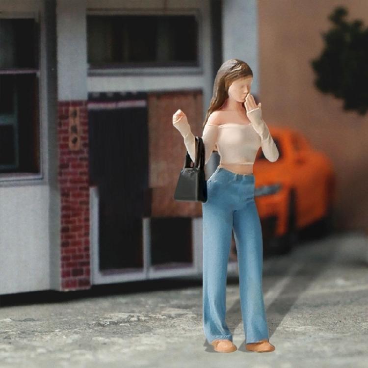 Simulation 1/64 Scale Miniature Figure Doll Resin Figurine with Fine Detail For Hobbyists And Scene Setting Accessories