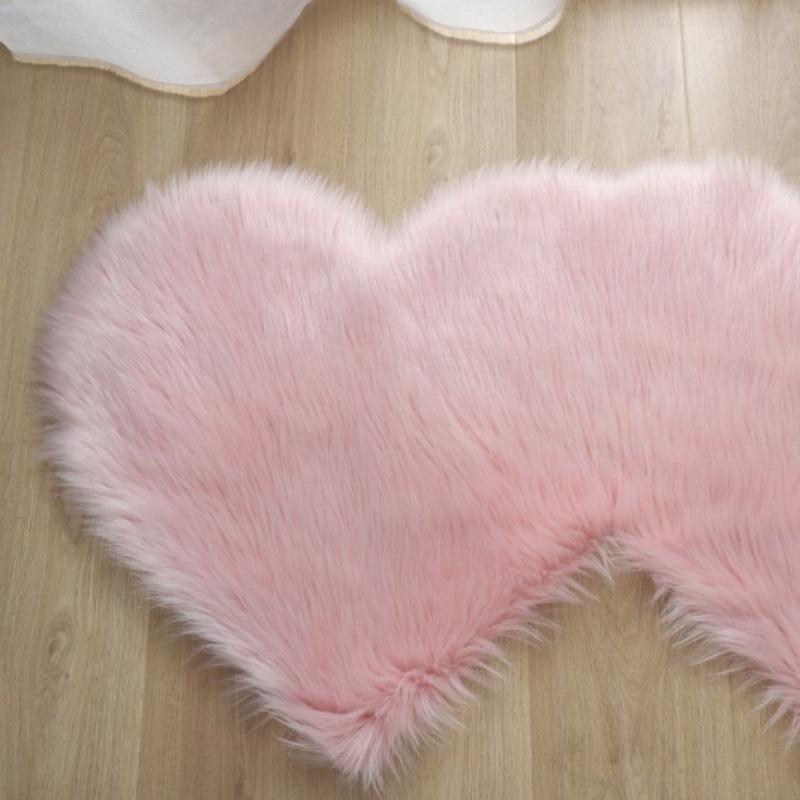 Faux Wool Heart-Shaped Rug Sofa Cushion Floor Mat Long Pile Heart-Shaped Bedroom Home Use