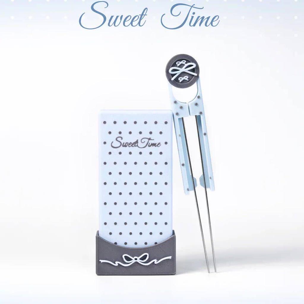 Polka Dot Gift Box: Complete 2.6mm Perler Bead Tool Set with Bean Needle, Shovel, and Double Needle Bean Pen for DIY Projects