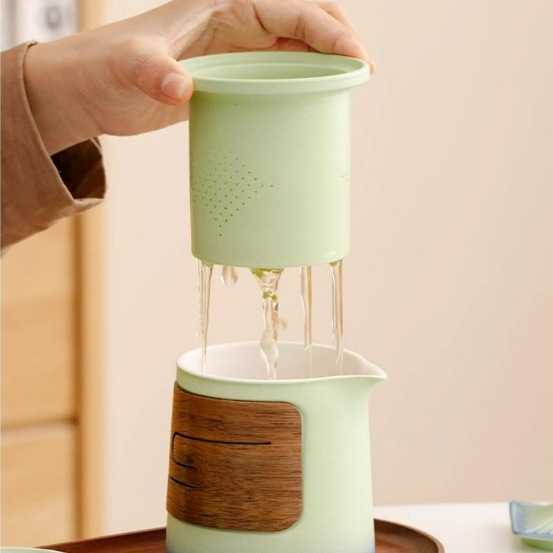 Palace Museum Travel Tea Set Ceramic Teapot with Four Cups Portable Chinese Style Gongfu Tea Set for Outdoor Camping Office Gift