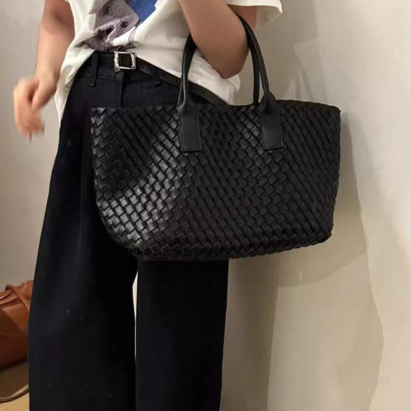 2025 Autumn/Winter New Fashion Big Bag Large Capacity Woven Bag Women'S Handbag Neutral Tote Bag Pu Shoulder Bag