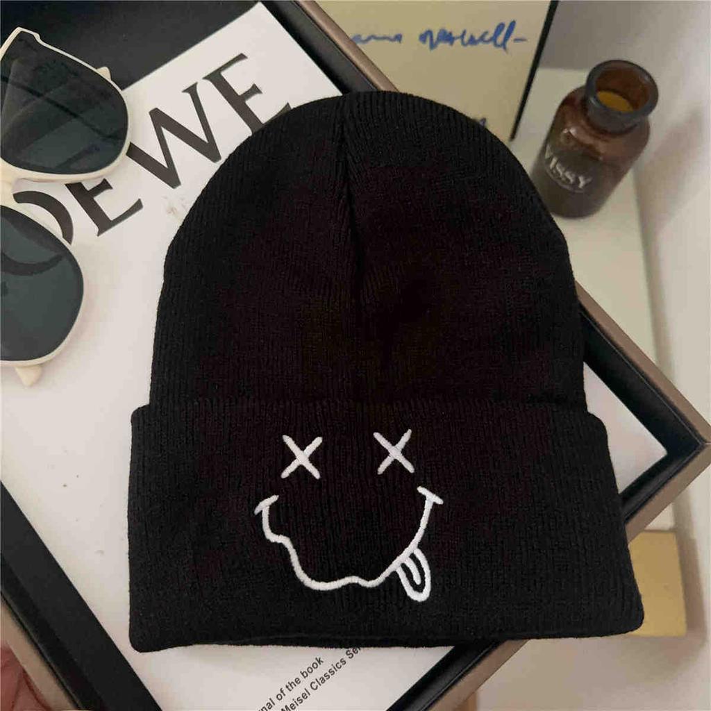 Niedliche und lustige lächelnde Strickmütze für Herbst und Winter, personalisiert und vielseitig, warme und ohrenschützende Wollmütze