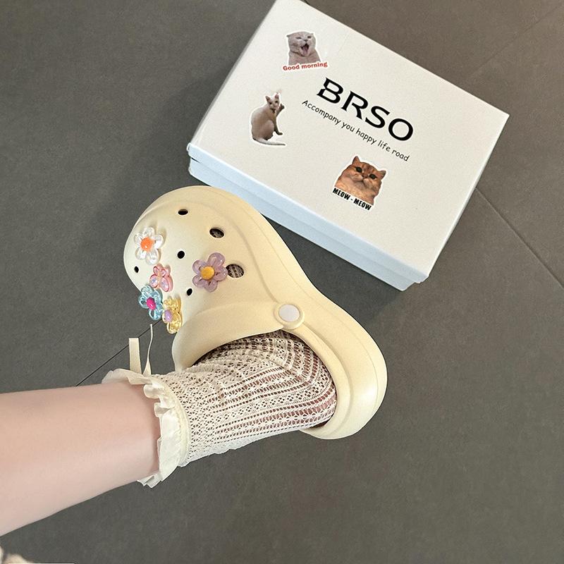 Stylish and cute cartoon simple colorful flower hole shoes women wear versatile cool slippers beach shoes in summer