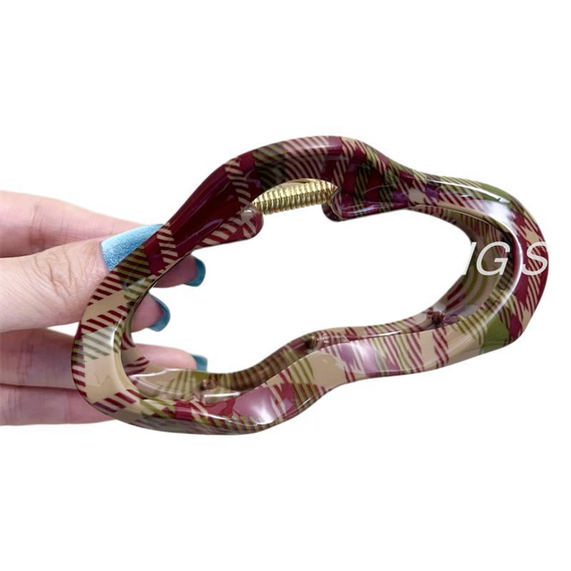 Elegante Haarklammer mit Haifischklemme: Hellrot & Grün Weihnachtskaro