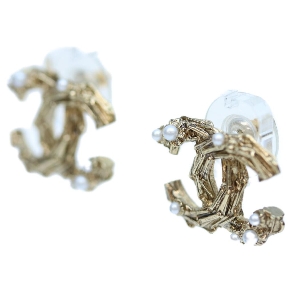 CHANEL 14P Gold Plated Pearl CC Logos Earring earring goldUsed