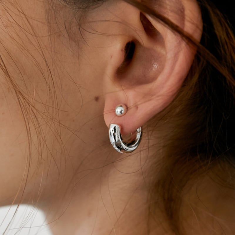 

MIDNIGHT MOMENT curve earring - silver SILVER