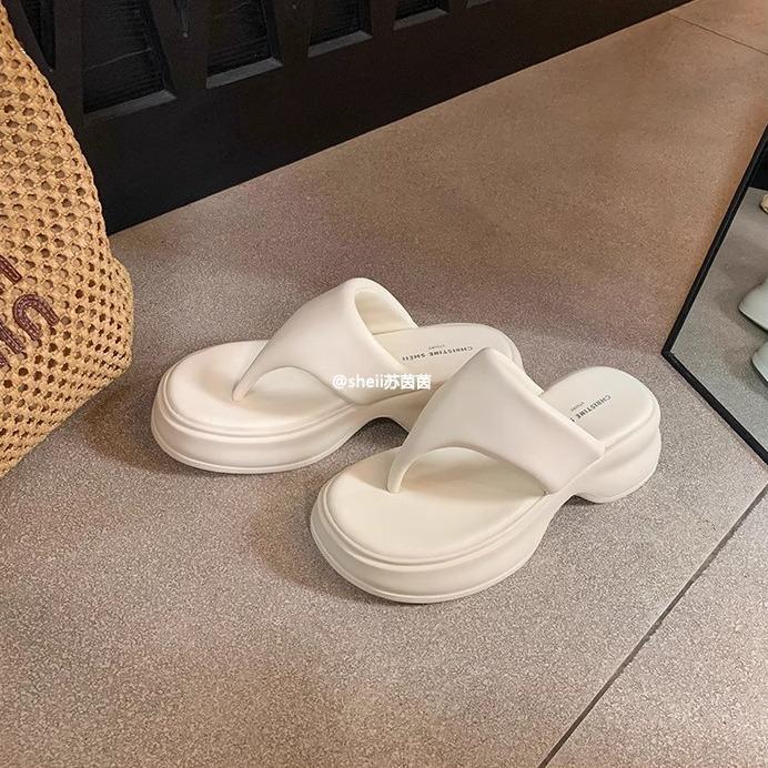 Spot second hair! Fashion versatile new super soft toe beach casual thick-soled herringbone cool slippers women wear summer