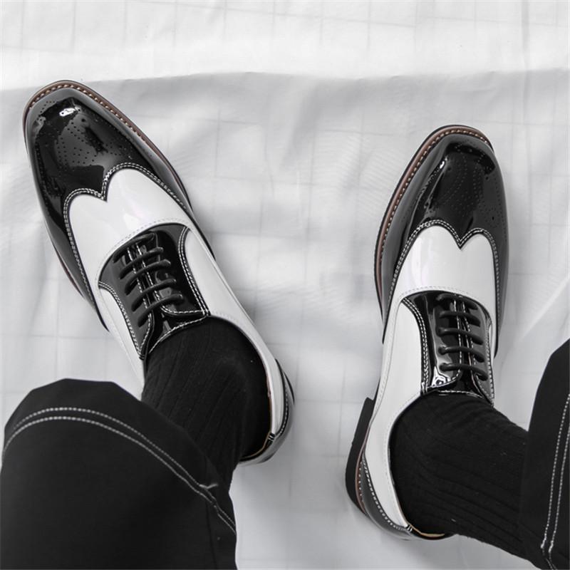 Pantofi Oxford Brogues Noi de Designer pentru Bărbați cu Vârf Ascuțit, Lucios, Negru cu Alb, Patchwork, Pantofi de Gentleman pentru Nuntă, Balul de Reîntoarcere Acasă, Pantofi Plați
