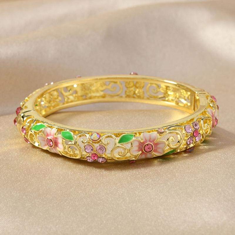 Artistic Ethnic Enamel Four Leaf Clovers Alloy Bracelet Featuring Drip Oil Craftsmanship Symbolizing Luck Love and Hope
